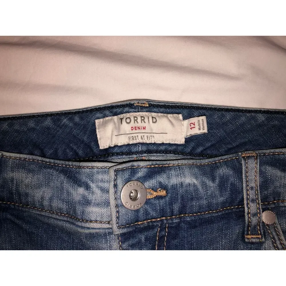 Jean Bermuda Shorts Jorts Size 12 Blue Stretch Denim Cuffed Torrid 9